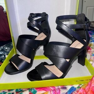 Gianni Bini Black Heels Elegant Design
